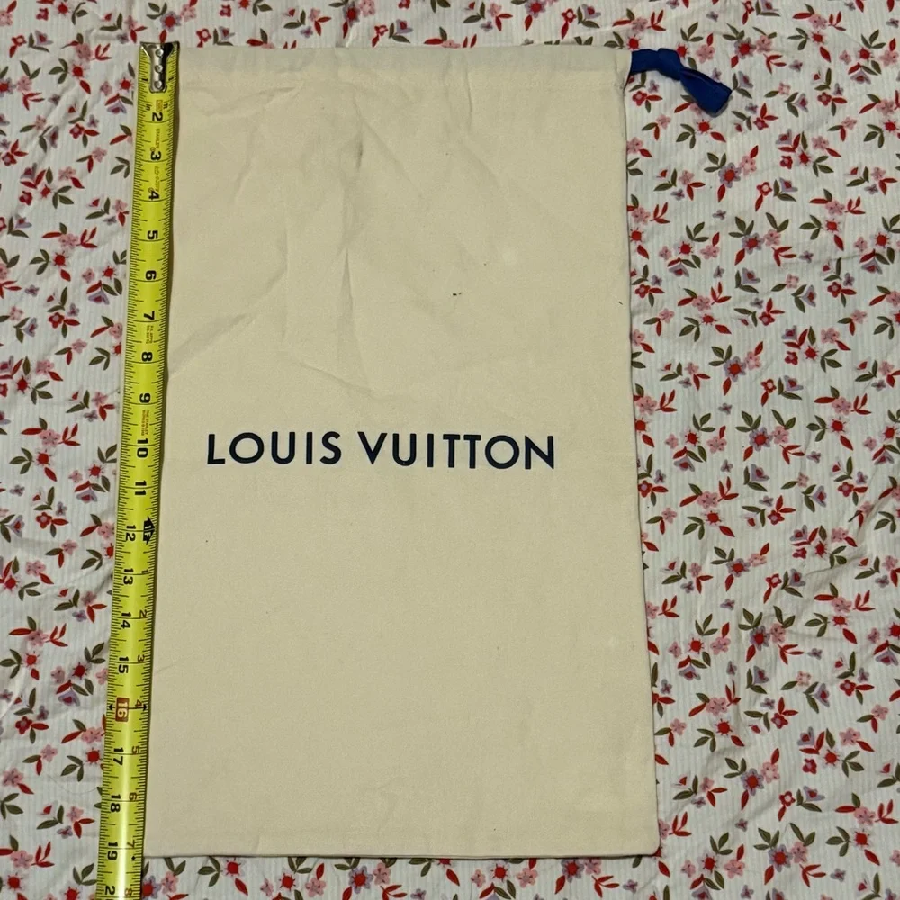 Louis Vuitton beige dust bag with navy logo and blue drawstring
